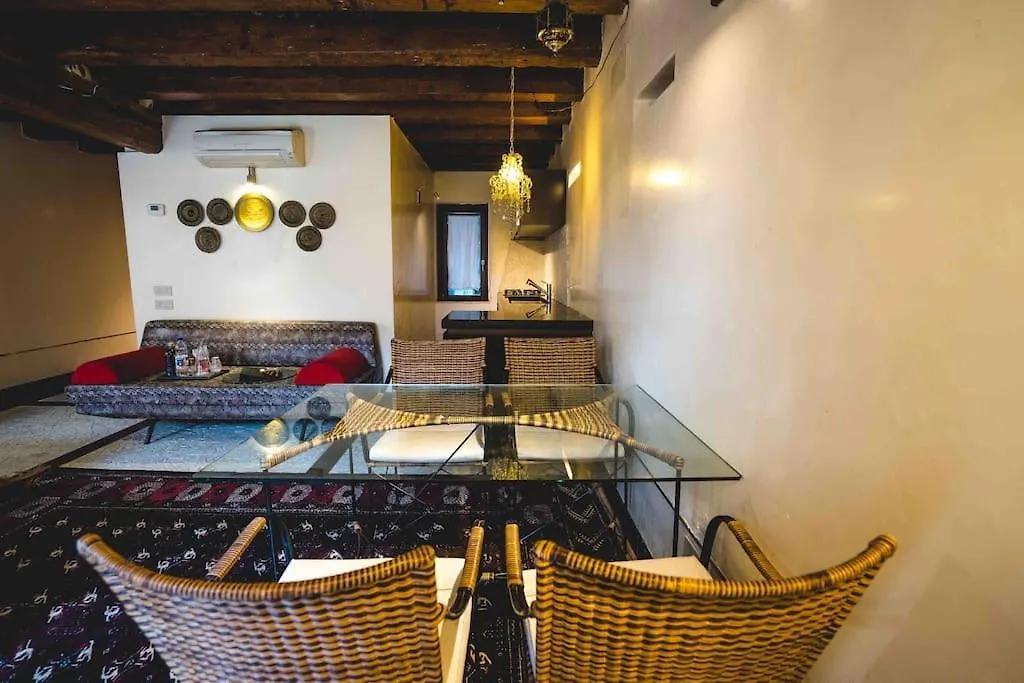 Raphael'S Garden House Apartment Venice 0*,  Italy
